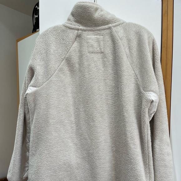 Abercrombie & Fitch Cream Sherpa Fleece Pullover. Size Large. - Picture 2 of 4